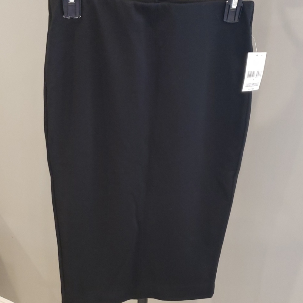 Skirt, Black, Stretchy. Below the knee. Size S
